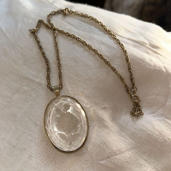 Vintage Etched Rose Clear Acrylic Oval Pendant w/Gold Tone Chain - Picture 3 of 3